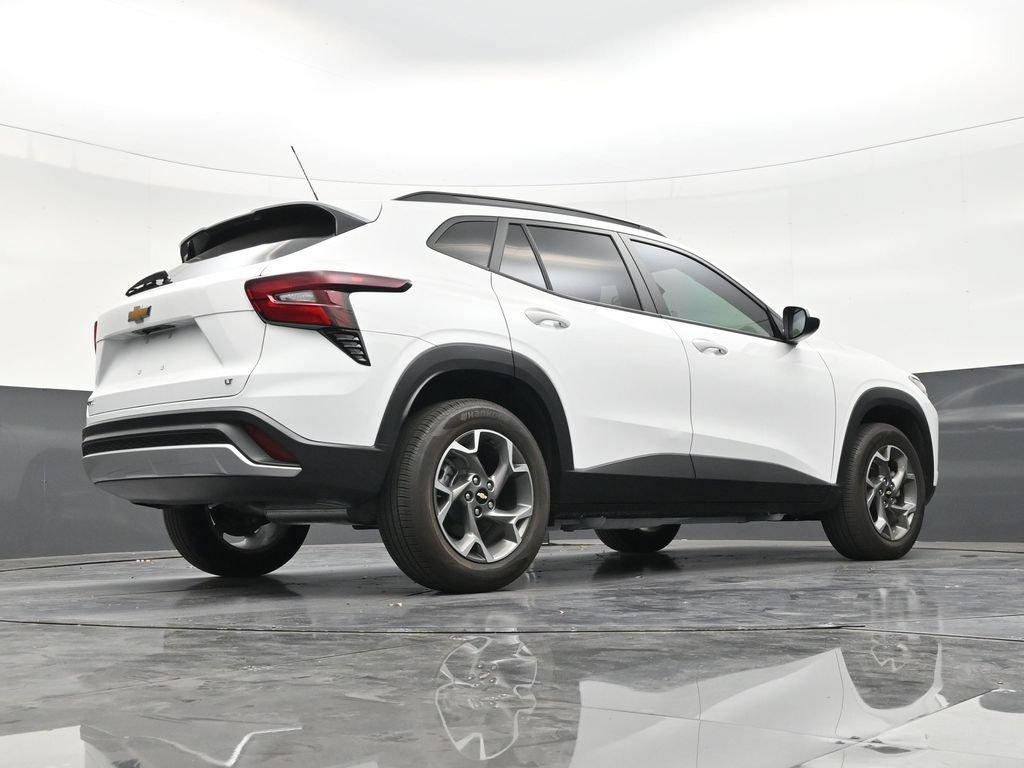 Used 2026 Chevrolet Trax LT FWD image 25