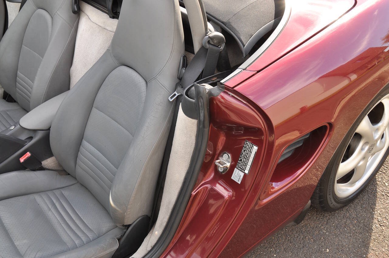 Used 1997 Porsche Boxster RWD image 37