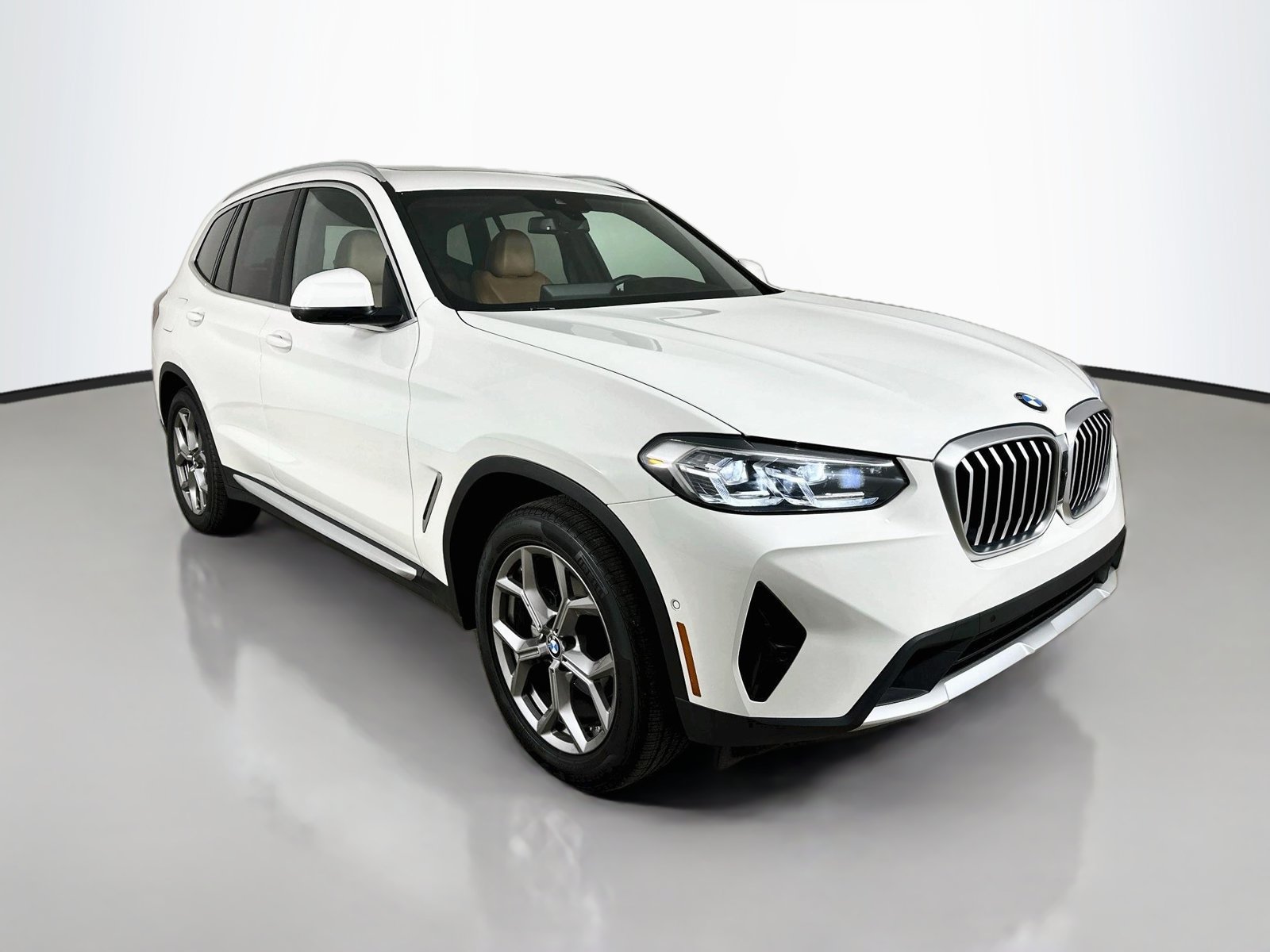 Used 2023 BMW X3 xDrive30i w/ Premium Package AWD/4WD image 3