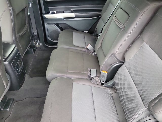 Certified 2023 Ford Explorer XLT RWD image 11