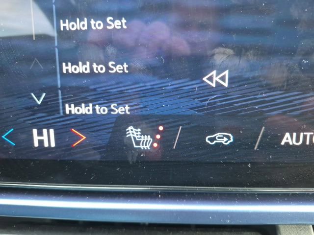 Used 2025 Chevrolet Equinox EV LT w/ Convenience Package image 12