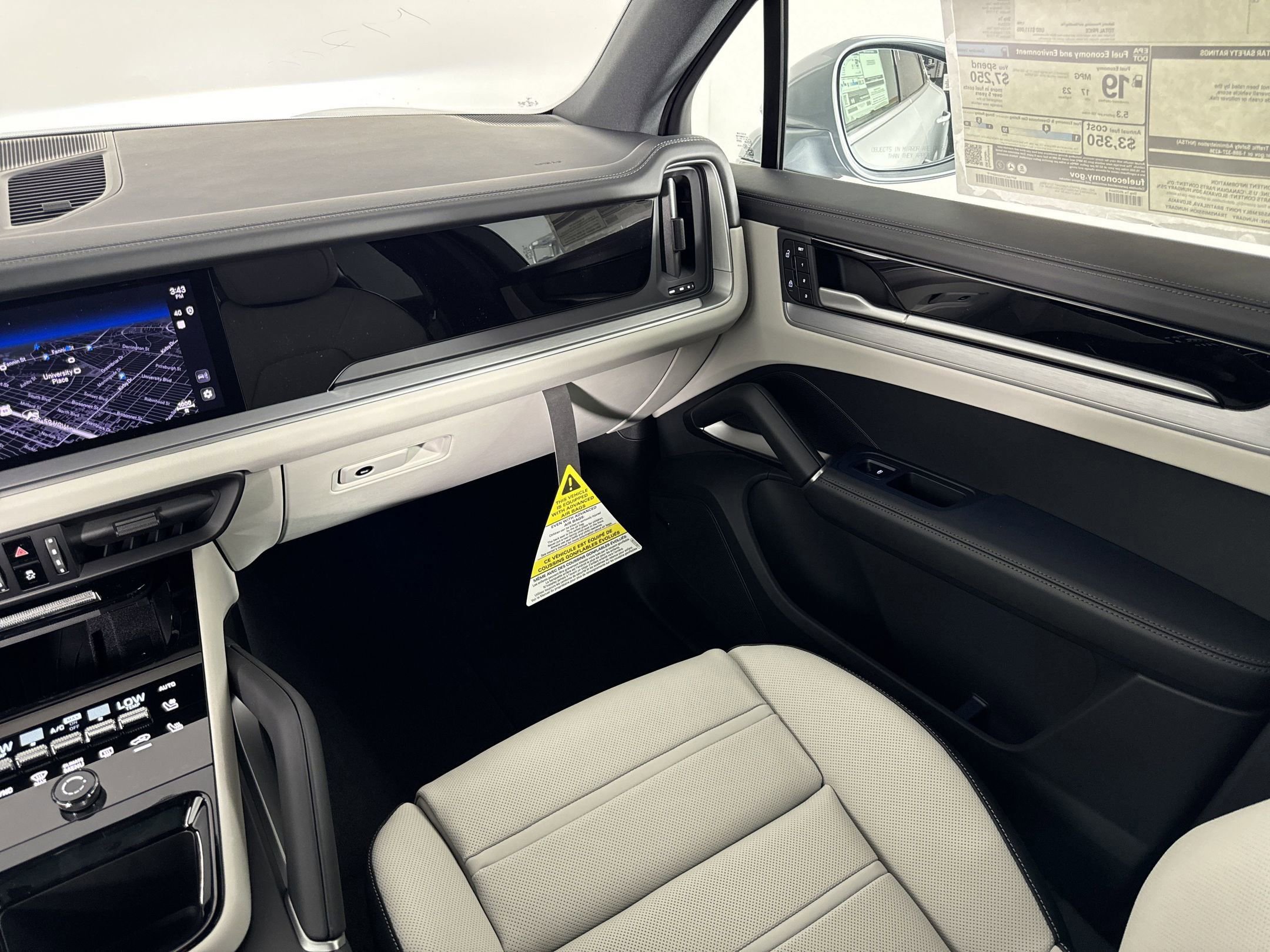 Certified 2025 Porsche Cayenne image 27