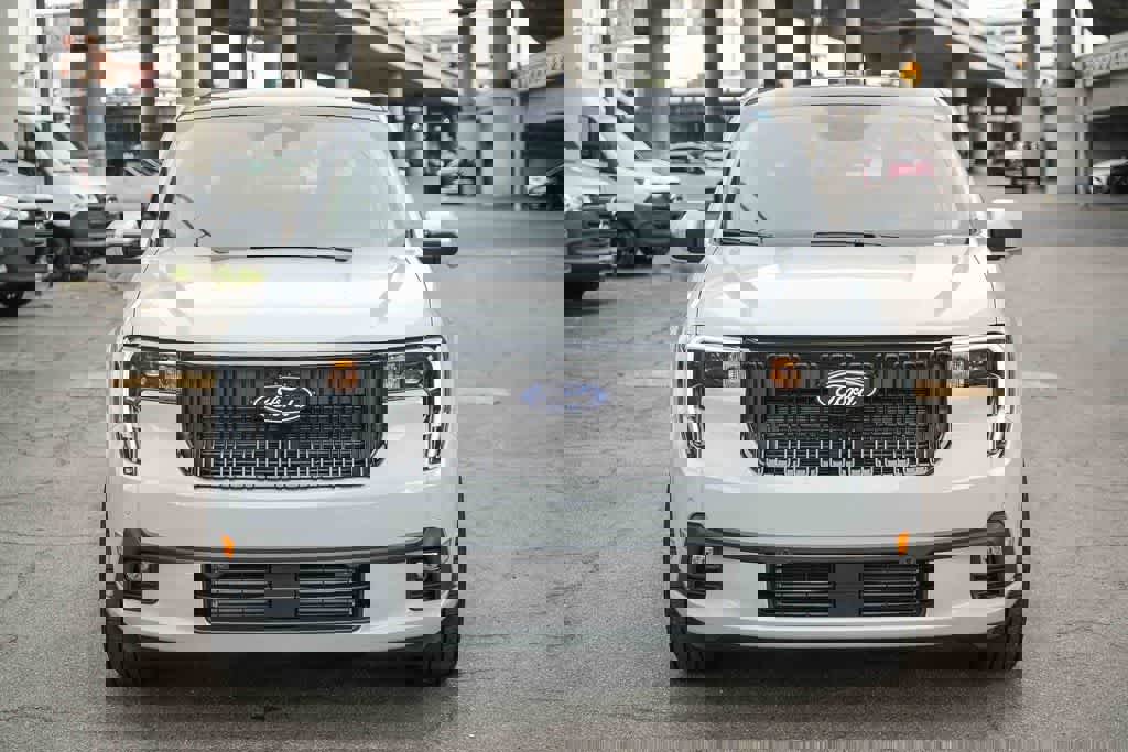 New 2026 Ford Maverick Lobo image 2