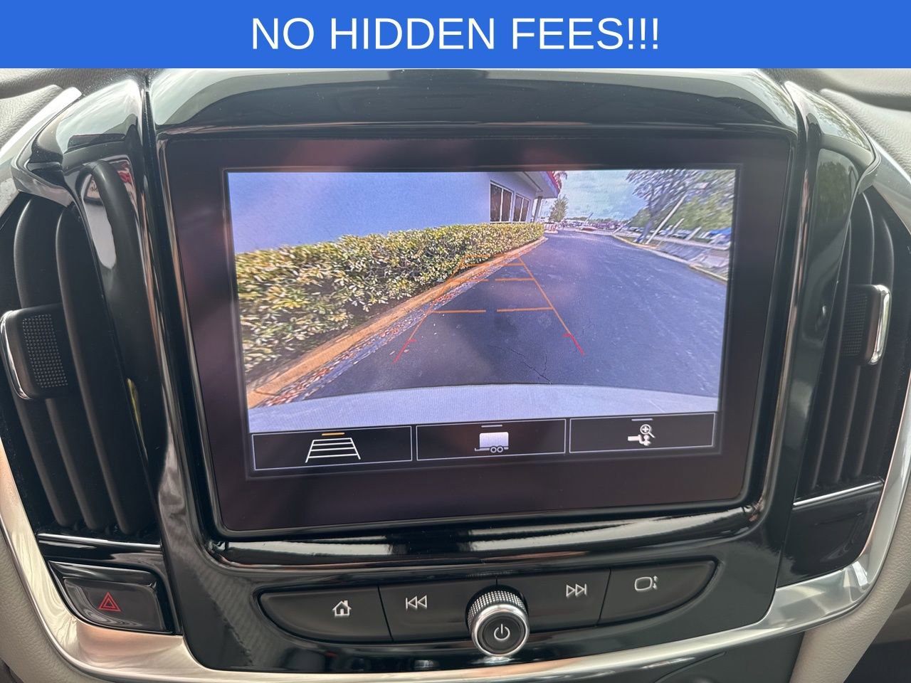 Used 2020 Chevrolet Traverse LT image 35