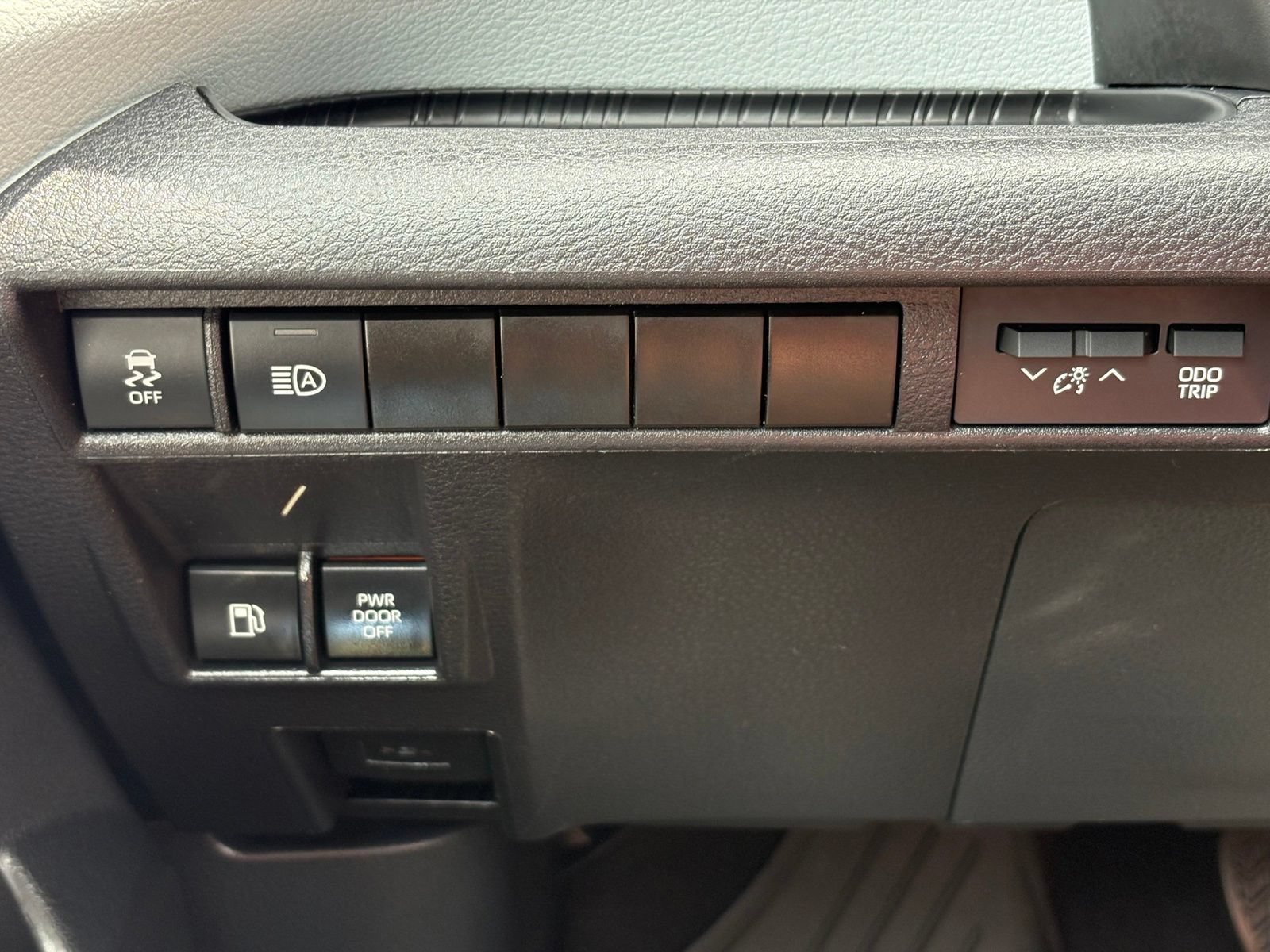 Used 2025 Toyota Sienna XLE FWD image 17