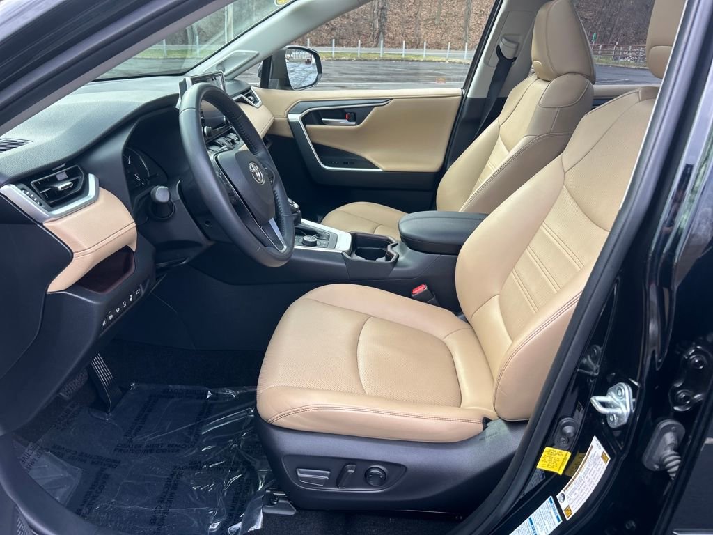 Certified 2020 Toyota RAV4 Limited image 18