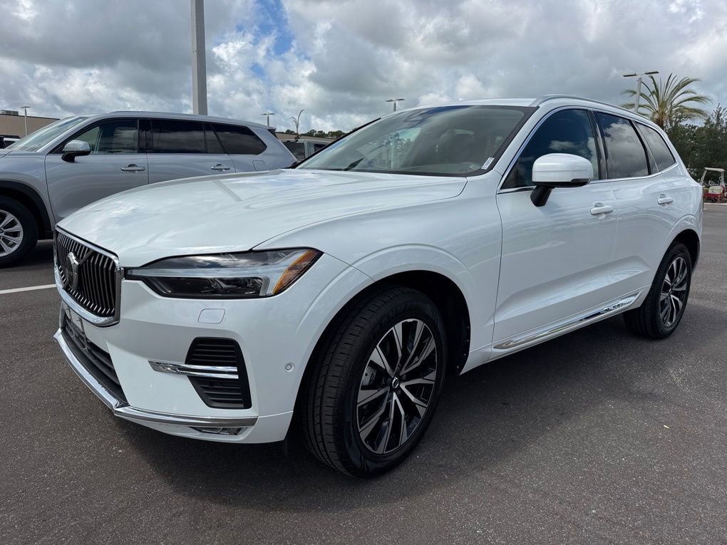 Used 2023 Volvo XC60 B5 Plus image 3