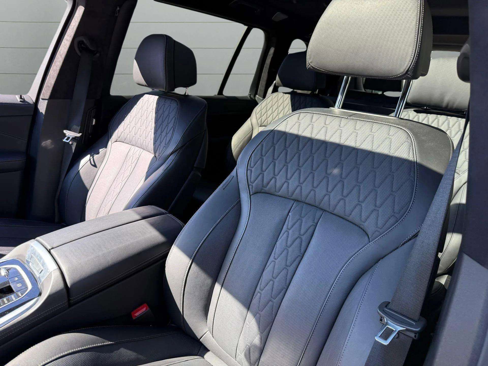 Used 2022 BMW X7 M50i image 16