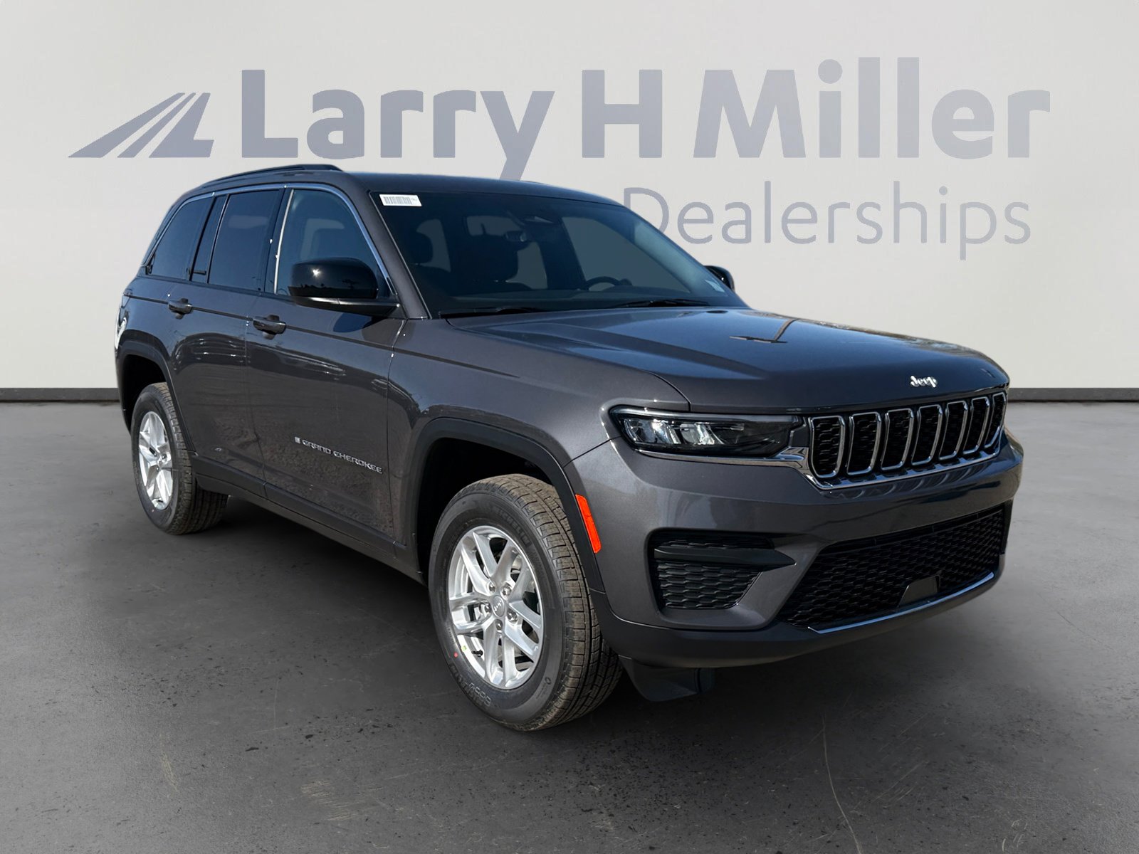 New 2025 Jeep Grand Cherokee Laredo X w/ Luxury Tech Group I image 7