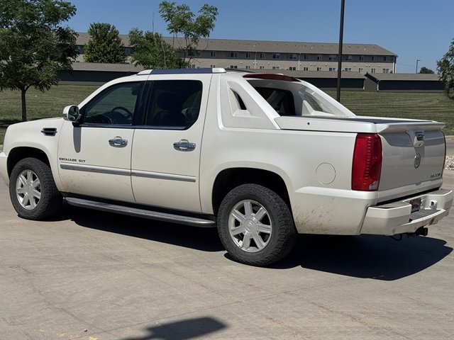 Used 2013 Cadillac Escalade EXT AWD/4WD image 6