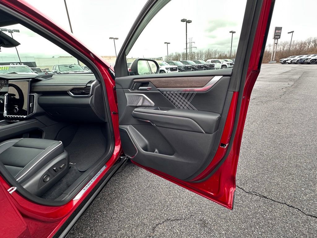 Used 2025 GMC Acadia Denali w/ Super Cruise Package image 13