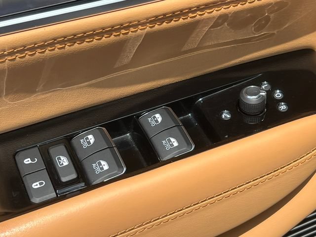 Used 2025 Jeep Grand Wagoneer Series III w/ Rear Seat Video Group 1 AWD/4WD image 16