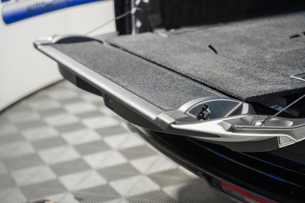 Used 2023 Land Rover Range Rover Long Wheelbase Autobiography image 9