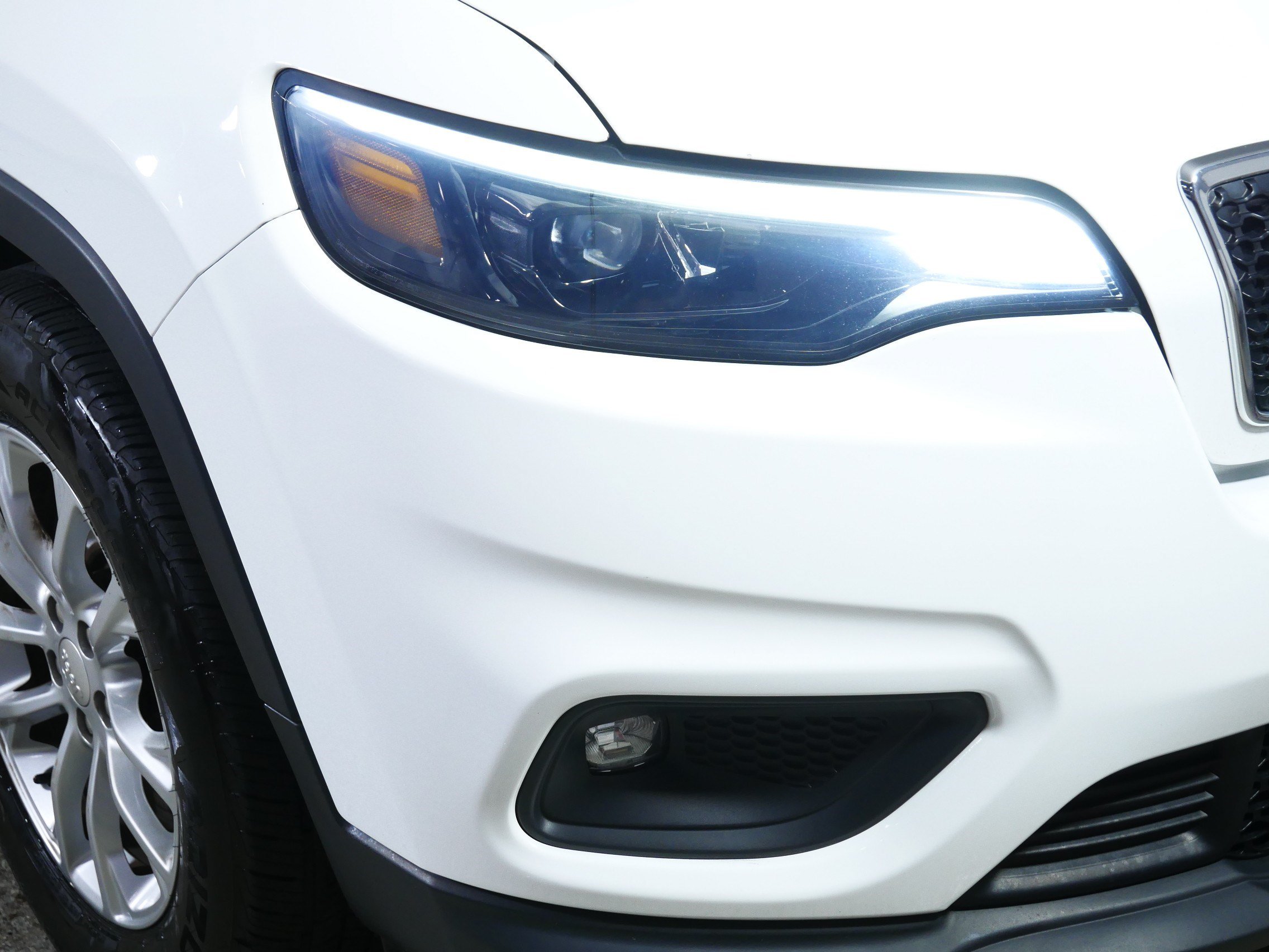 Used 2019 Jeep Cherokee Latitude w/ Cold Weather Group AWD/4WD image 16