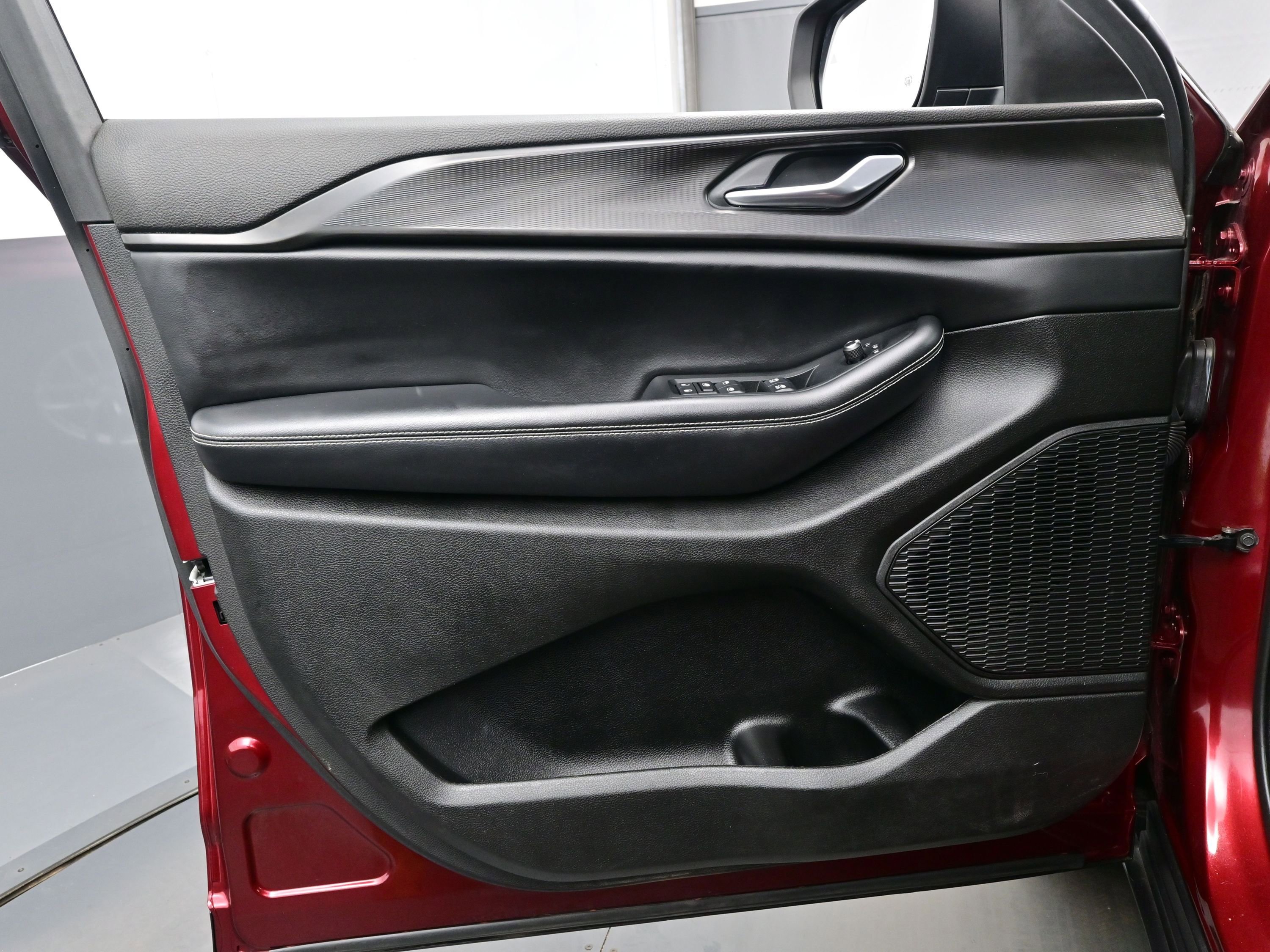 Used 2023 Jeep Grand Cherokee L Laredo image 10