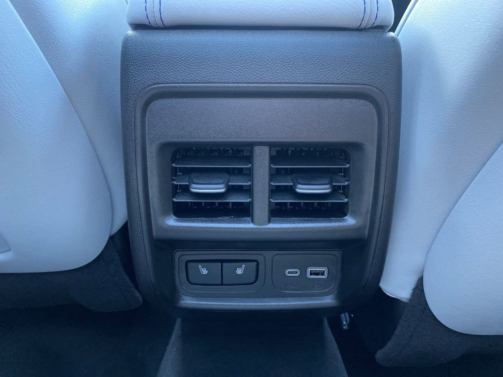 Used 2025 Cadillac XT4 Sport image 10