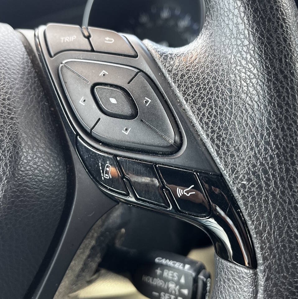 Used 2019 Toyota C-HR LE FWD image 19