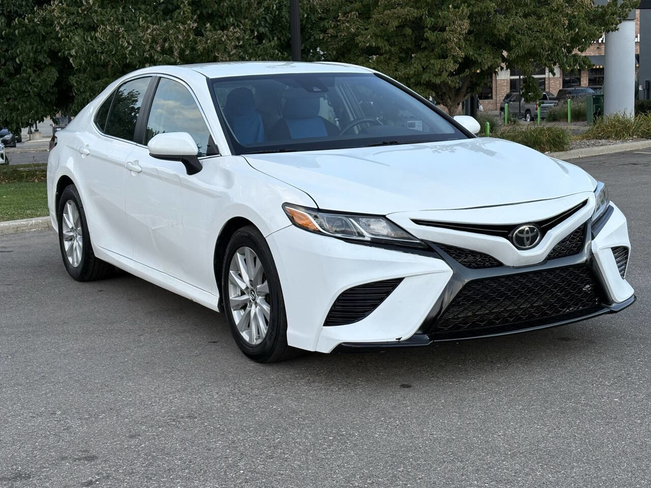 Used 2018 Toyota Camry LE image 5