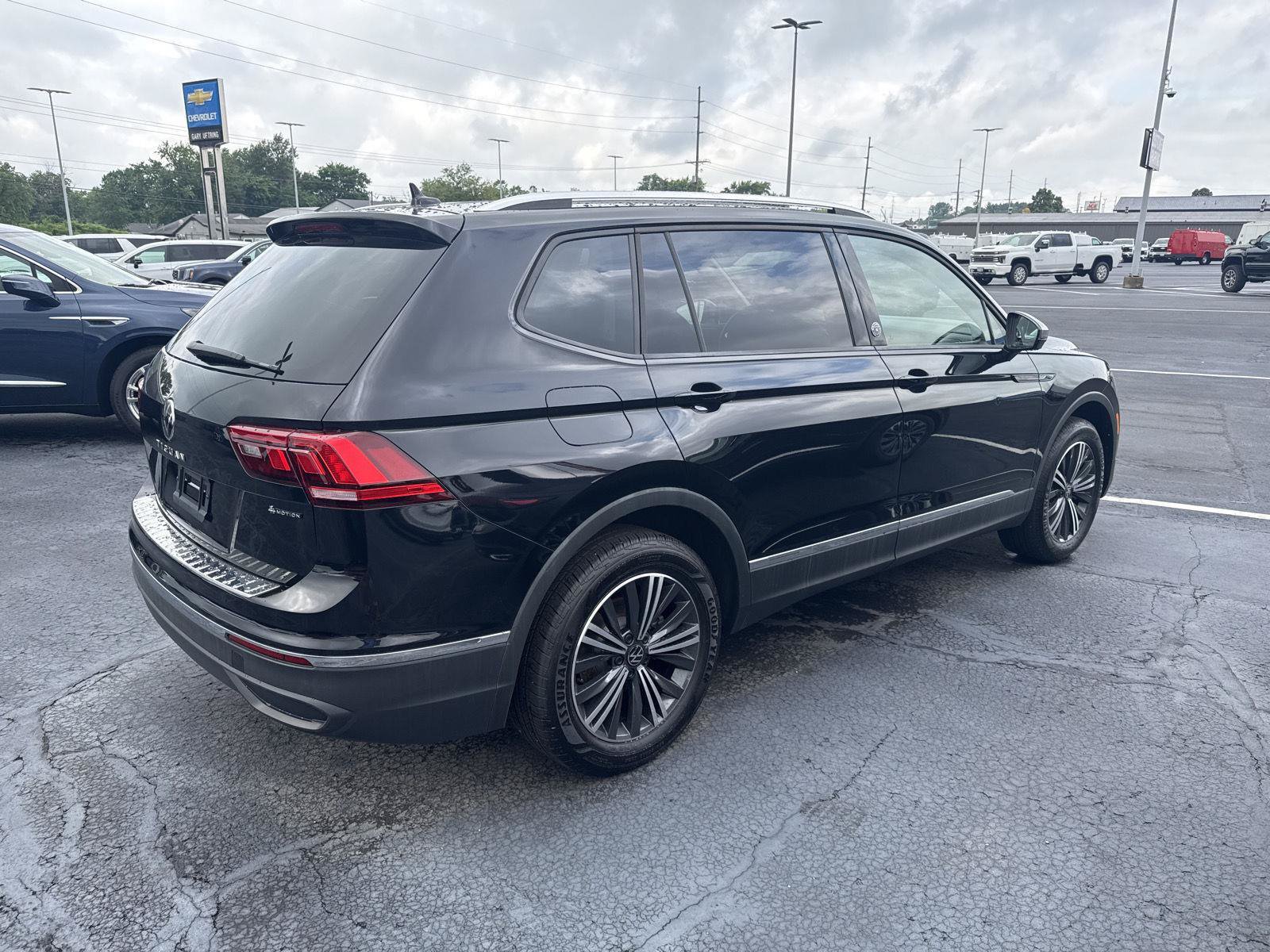 Used 2024 Volkswagen Tiguan Wolfsburg Edition AWD/4WD image 2