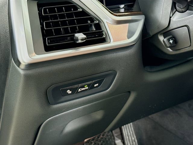 Used 2026 BMW X5 xDrive40i w/ Climate Comfort Package image 10