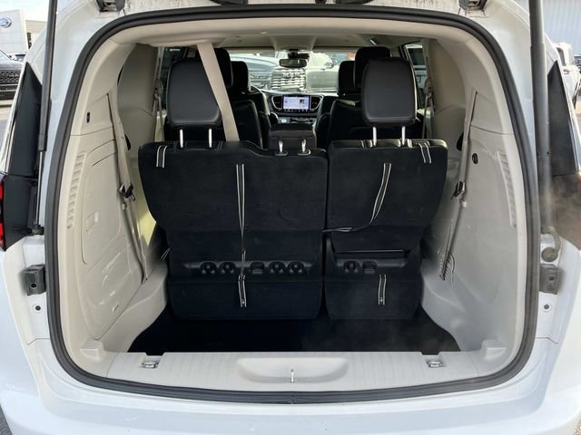 Used 2024 Chrysler Pacifica Limited FWD image 22