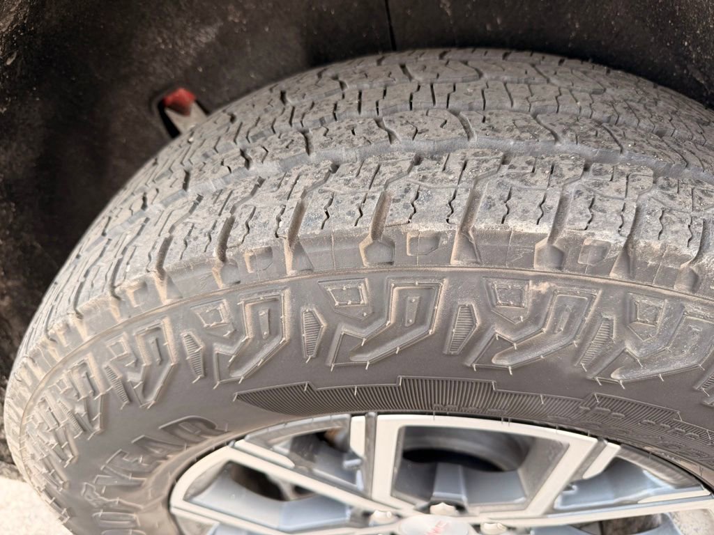 Used 2024 GMC Acadia AT4 w/ Luxury Package image 13