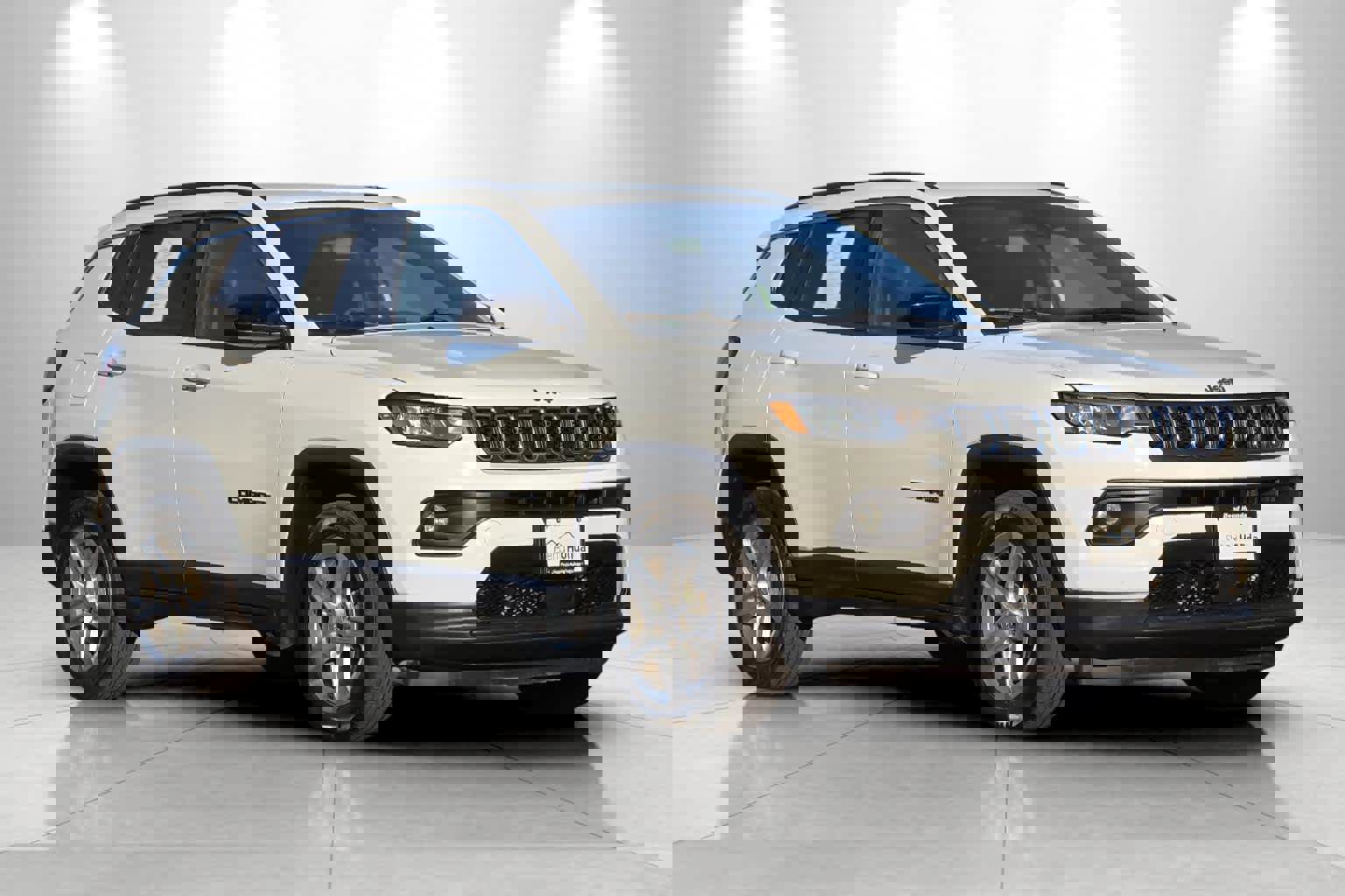 Used 2024 Jeep Compass Latitude image 9