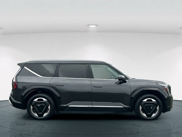Used 2024 Kia EV9 Land AWD/4WD image 7