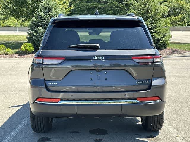 Used 2024 Jeep Grand Cherokee Laredo X AWD/4WD image 4