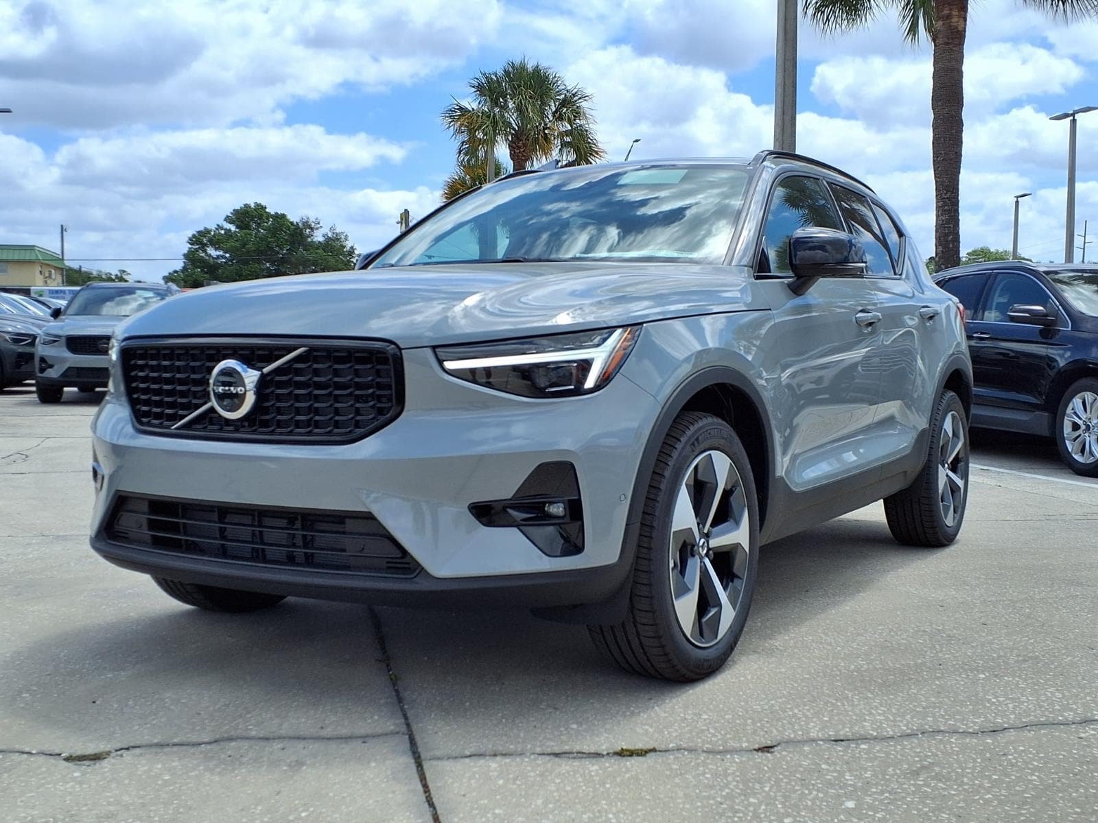 New 2026 Volvo XC40 B5 Plus w/ Protection Package Premier AWD/4WD image 3