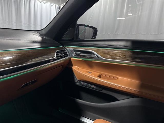 Used 2018 BMW 750i xDrive image 16