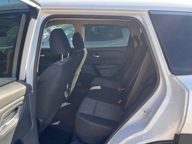 Used 2025 Nissan Rogue SV AWD/4WD image 10