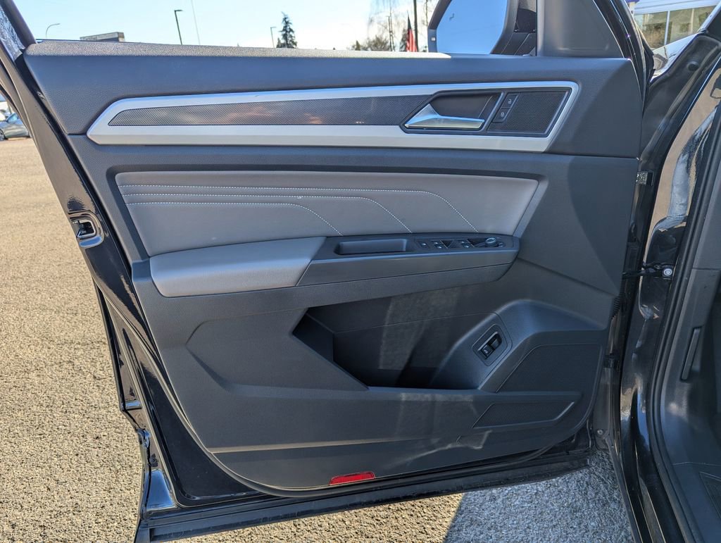 Certified 2022 Volkswagen Atlas Cross Sport SEL R-Line image 10