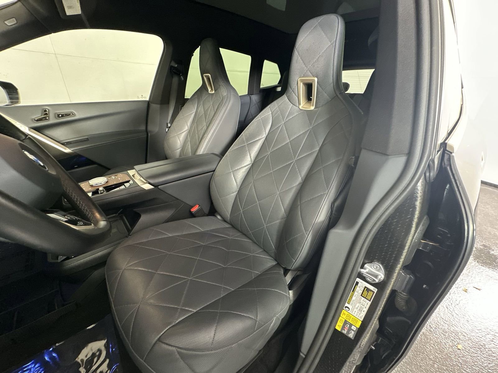 Used 2022 BMW iX xDrive50 w/ Premium Package image 11