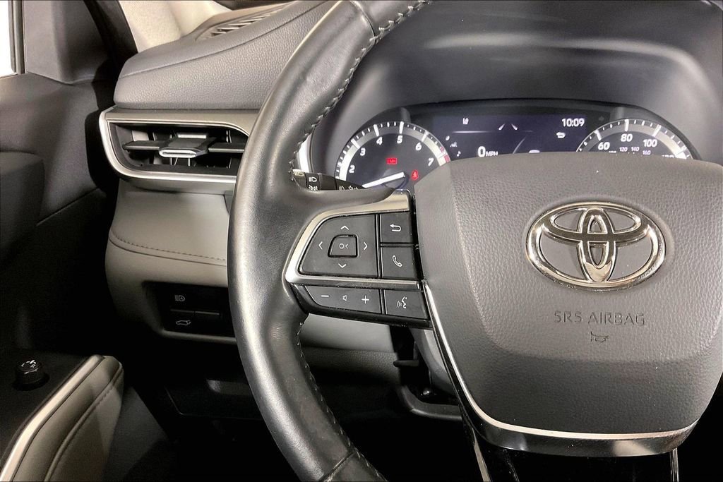 Used 2021 Toyota Highlander XLE image 18