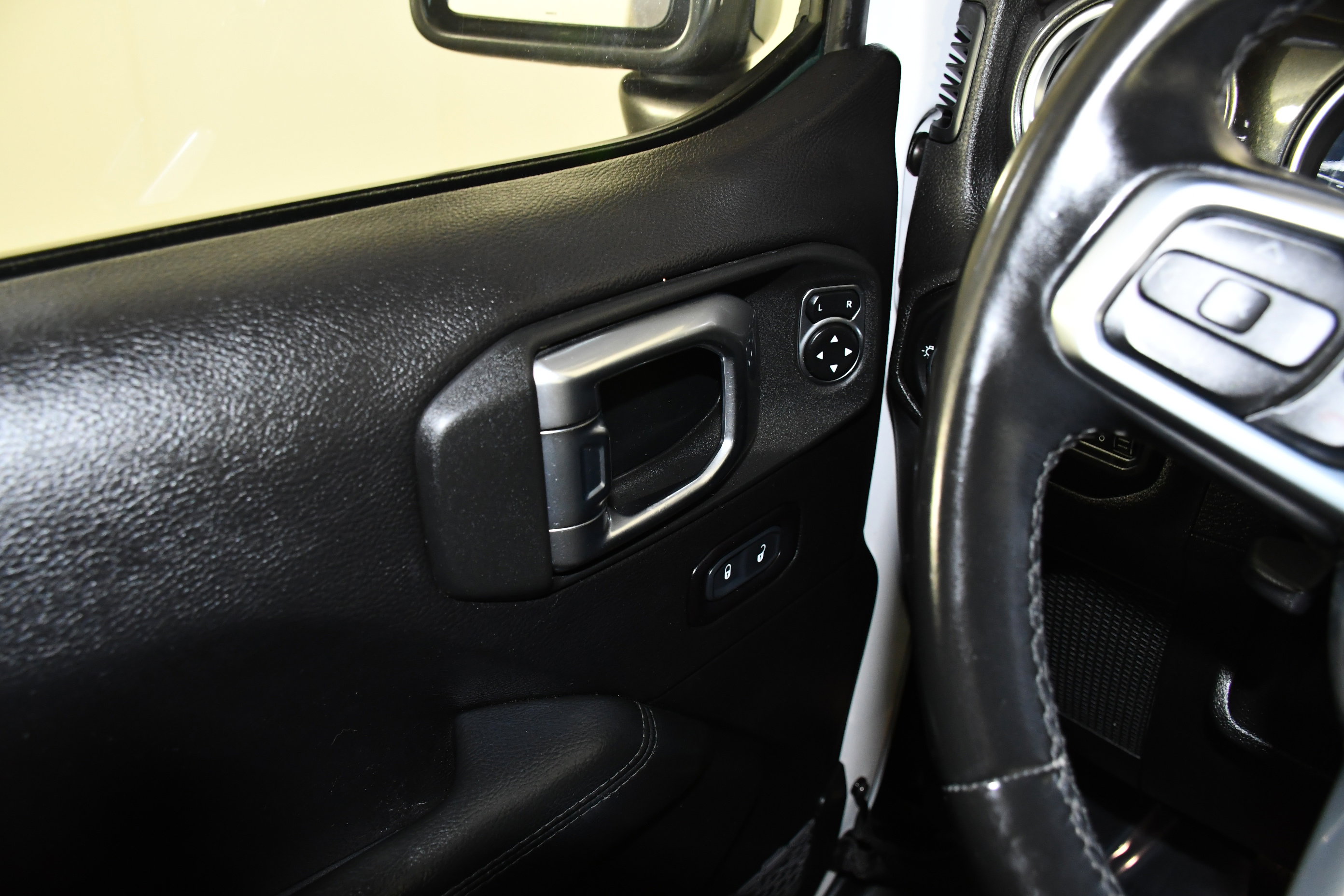 Used 2020 Jeep Wrangler Unlimited Sahara AWD/4WD image 34