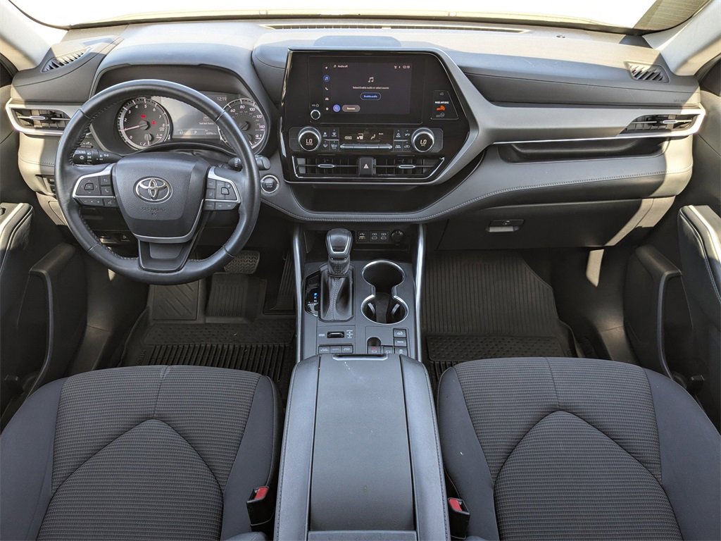 Used 2023 Toyota Highlander LE image 20