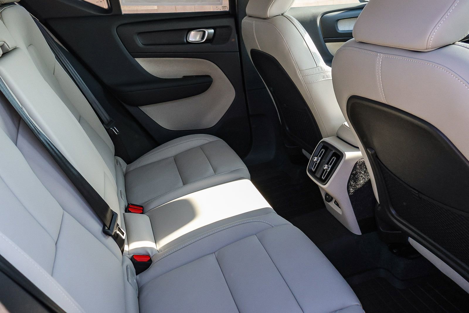 New 2026 Volvo XC40 B5 Plus w/ Protection Package Premier image 20