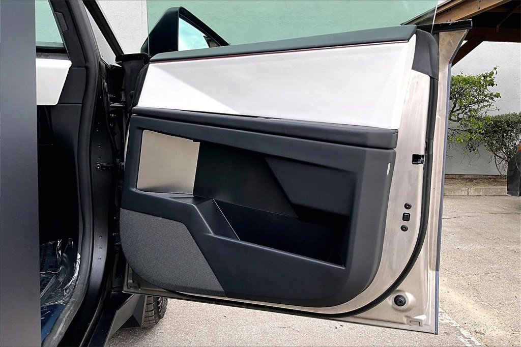 Used 2024 Tesla Cybertruck AWD Crew Cab image 28