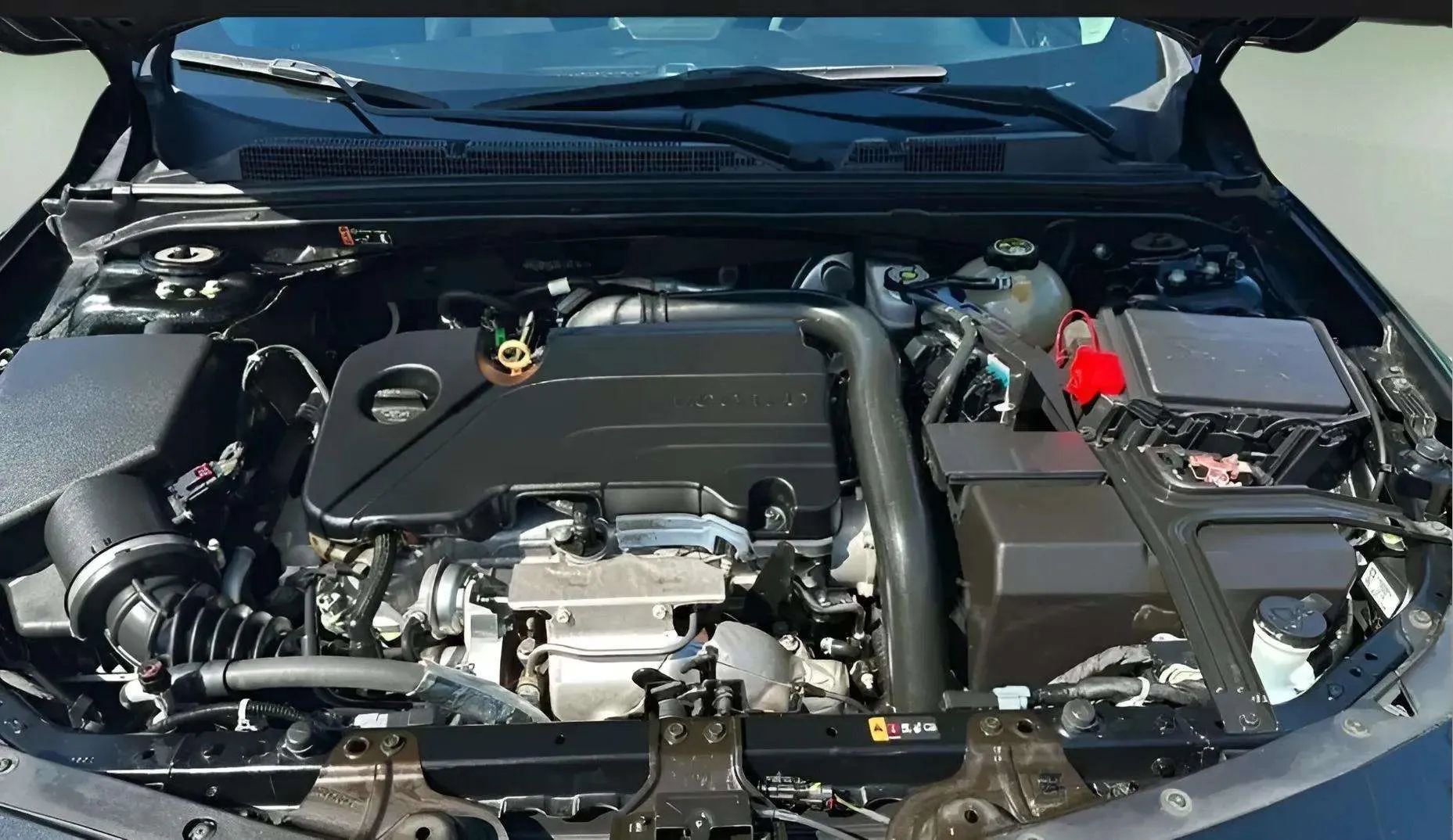 Used 2020 Chevrolet Malibu LT image 40