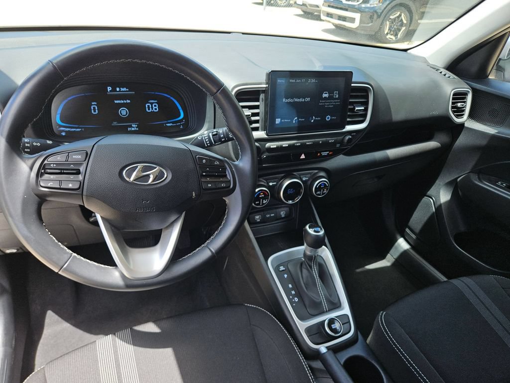 Used 2025 Hyundai Venue SEL FWD image 27