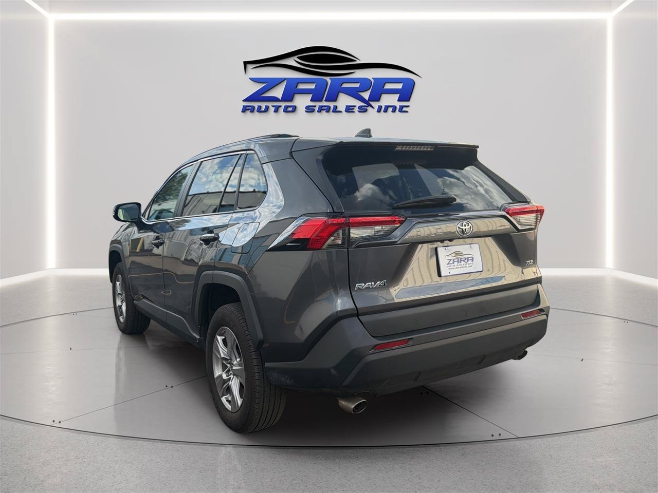 Used 2025 Toyota RAV4 XLE FWD image 5