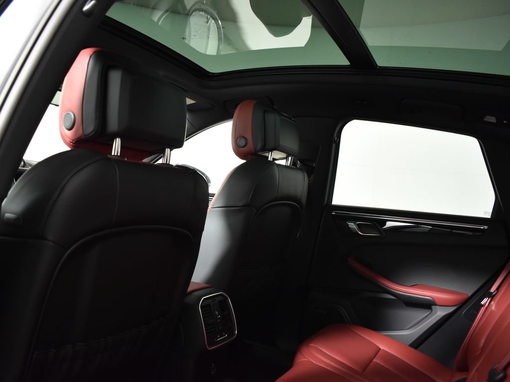 Used 2026 Porsche Macan AWD/4WD image 37