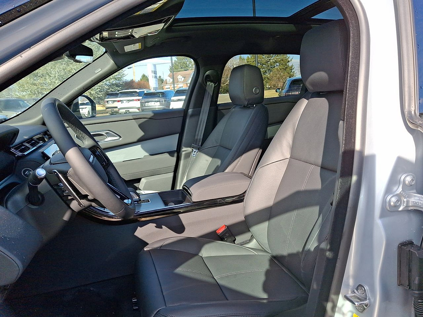 Certified 2025 Land Rover Range Rover Velar S image 17