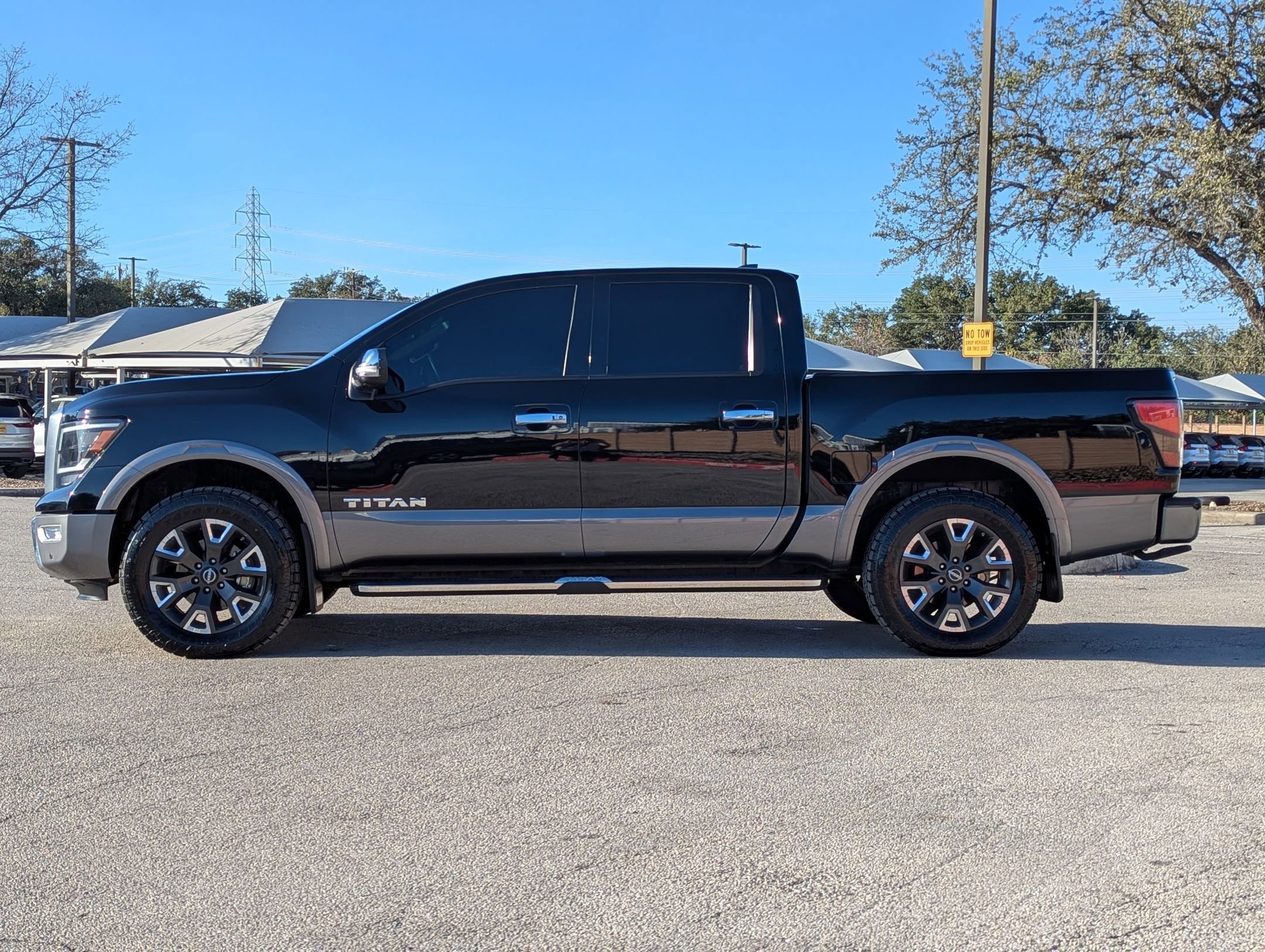 Used 2023 Nissan Titan Platinum Reserve w/ Moonroof Package image 7