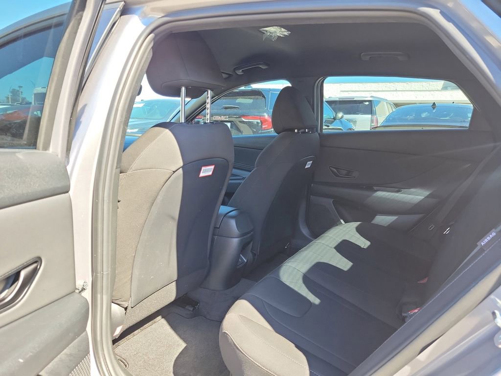 Certified 2025 Hyundai Elantra SEL image 8