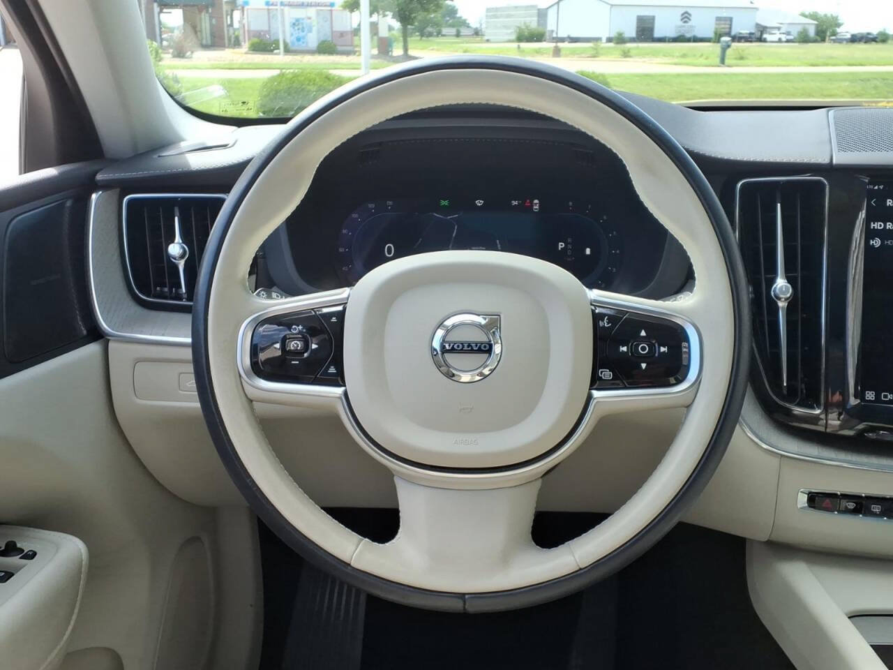 Used 2023 Volvo XC60 B6 Ultimate w/ Climate Package AWD/4WD image 10