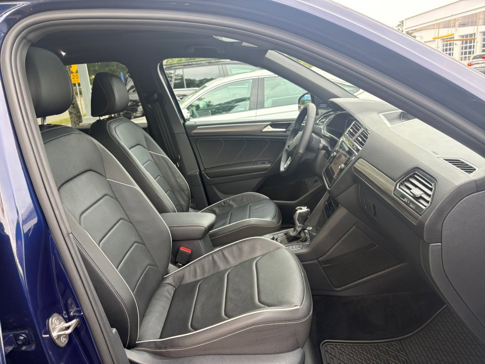 Certified 2022 Volkswagen Tiguan SEL R-Line AWD/4WD image 28