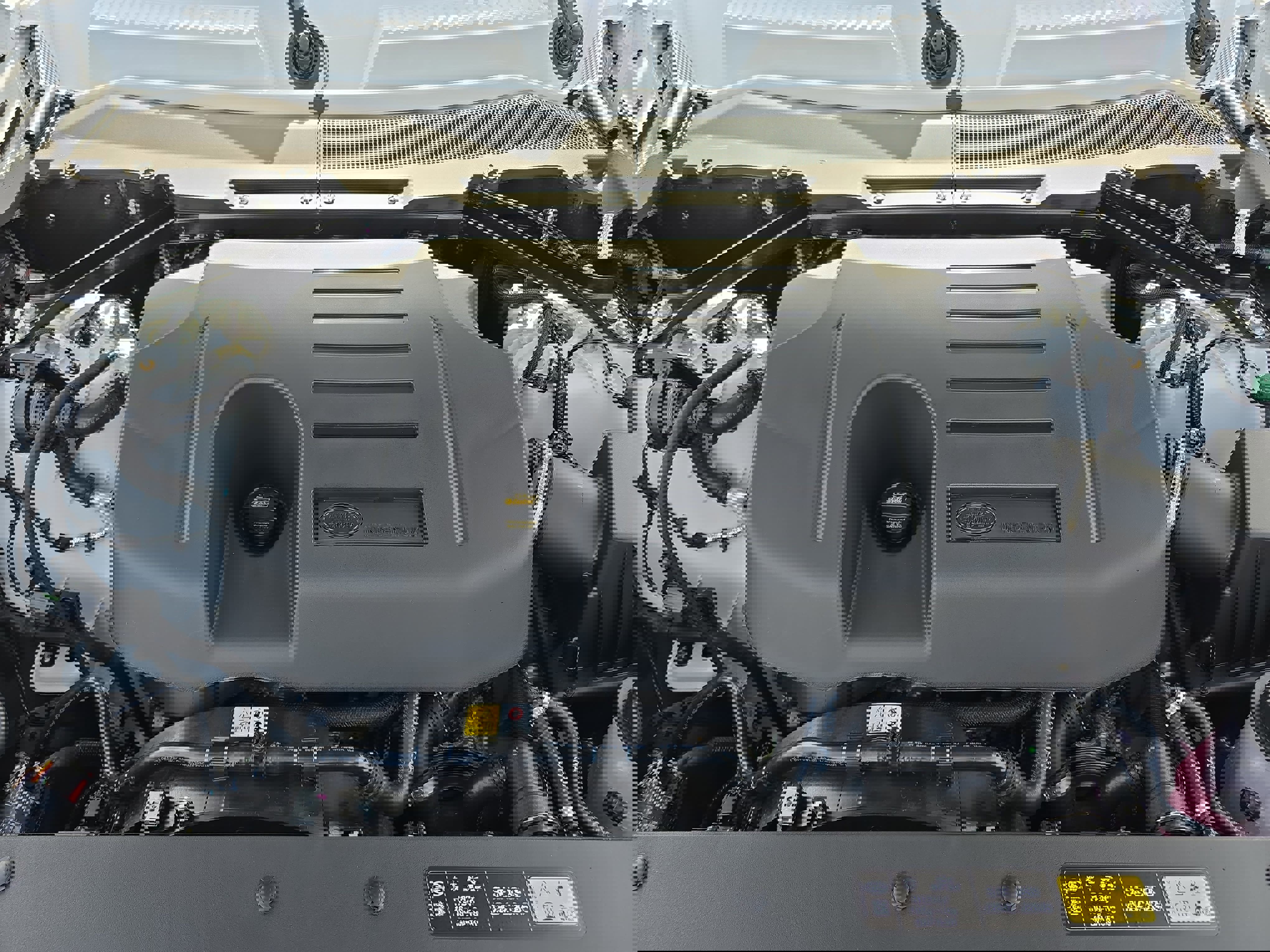 New 2026 Land Rover Defender 130 X-Dynamic SE image 31