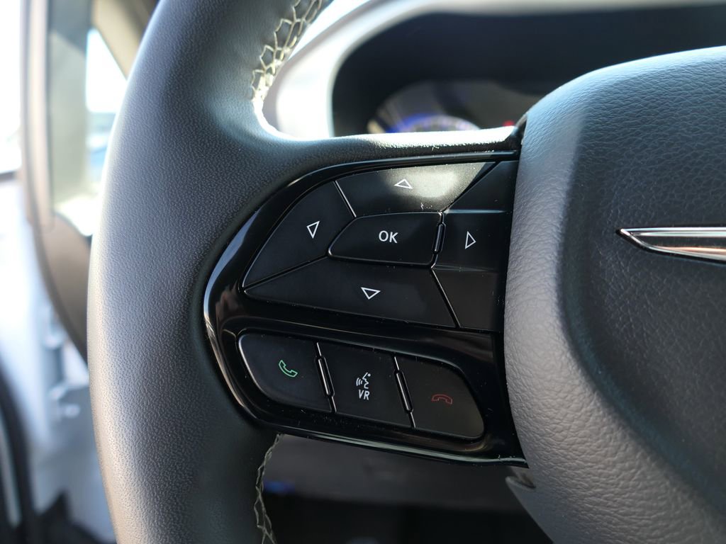 Used 2024 Chrysler Pacifica Touring image 13